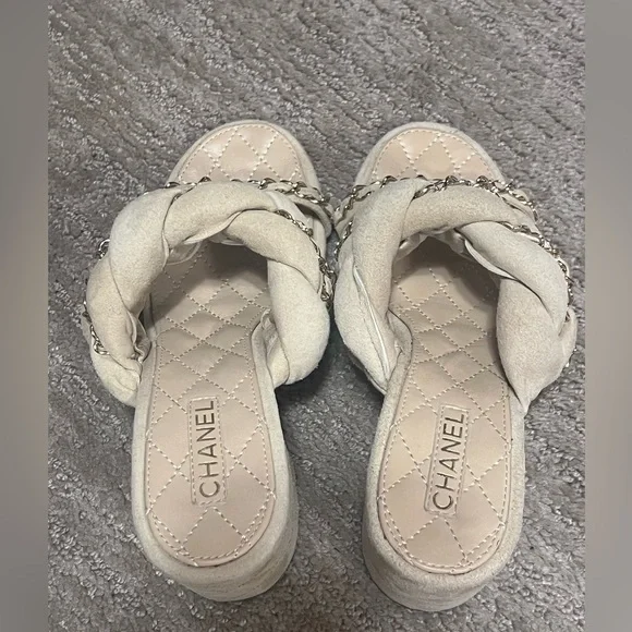 Chanel suede heels with hardware - Picture 3 of 8